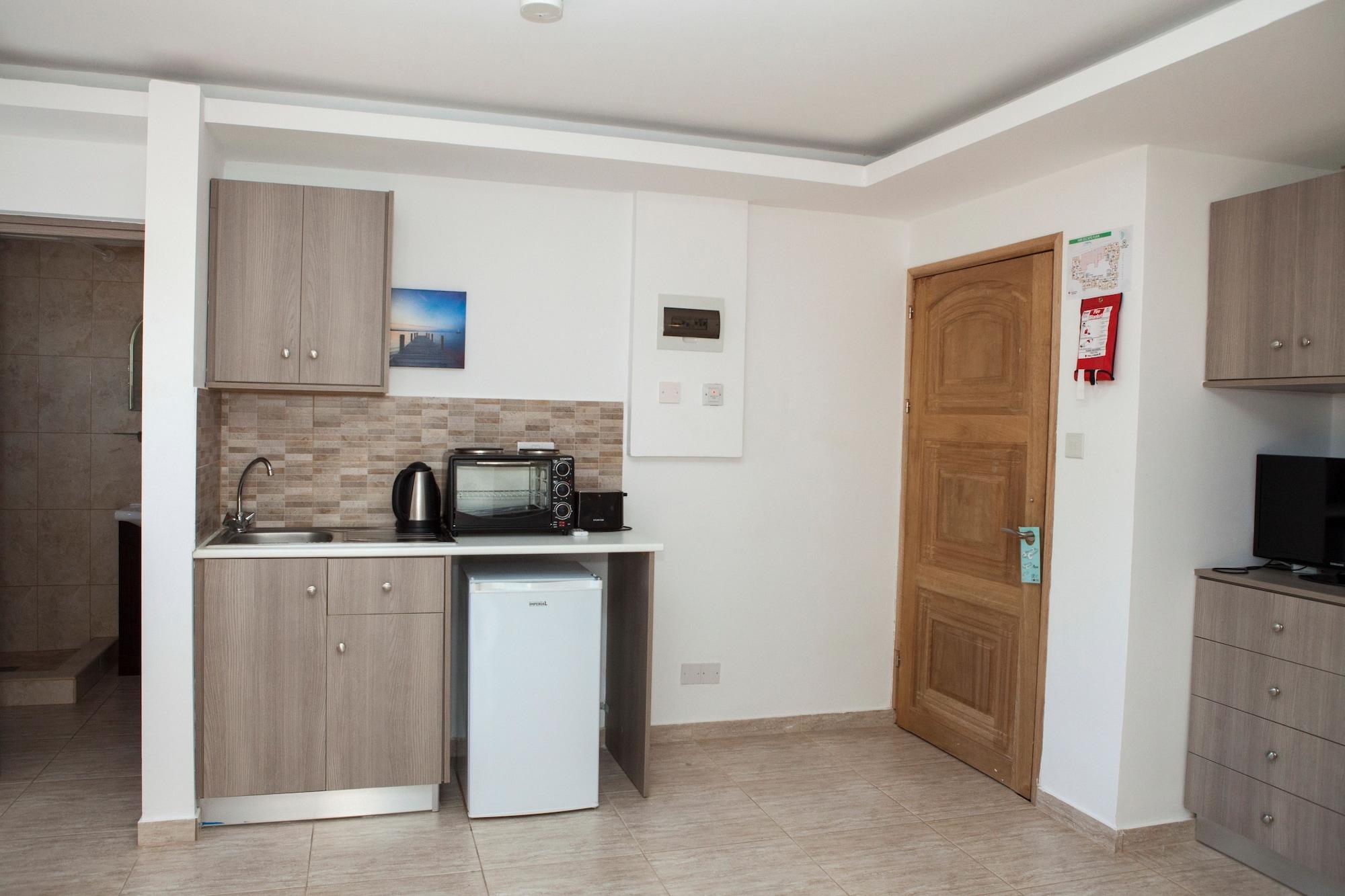 Alecos Hotel Apartments Paphos Bagian luar foto