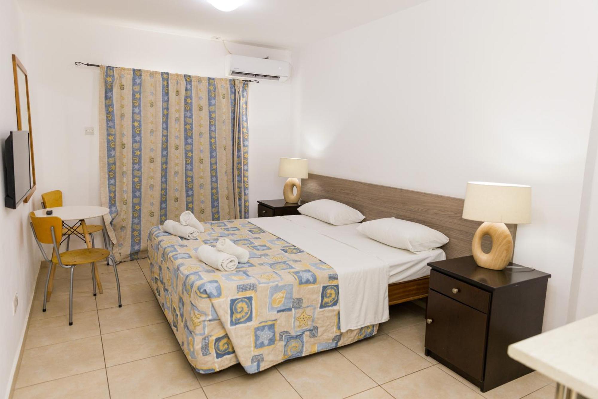 Alecos Hotel Apartments Paphos Bagian luar foto