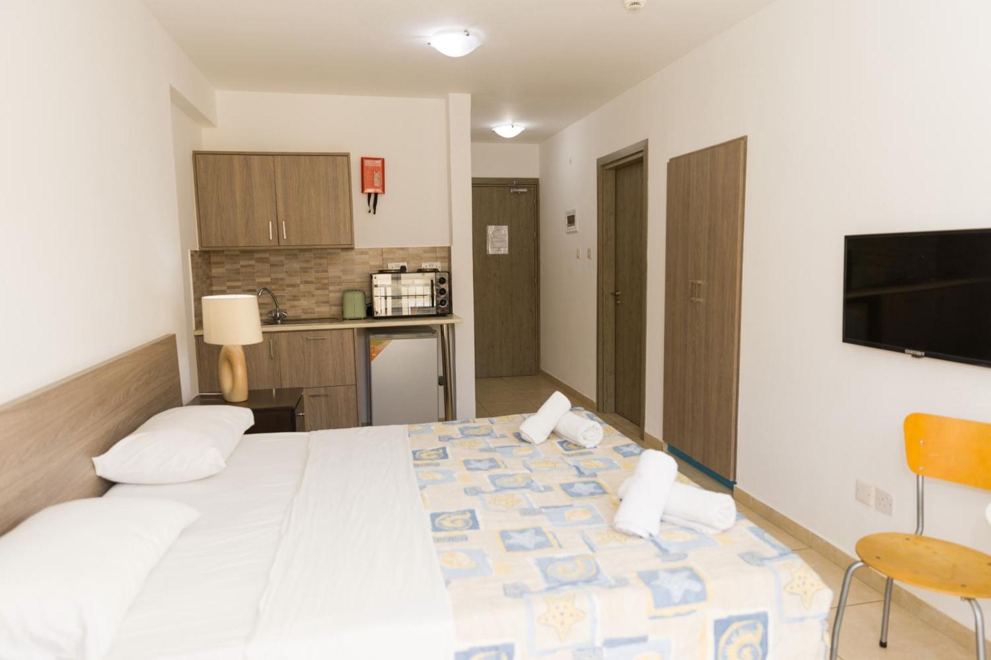 Alecos Hotel Apartments Paphos Bagian luar foto