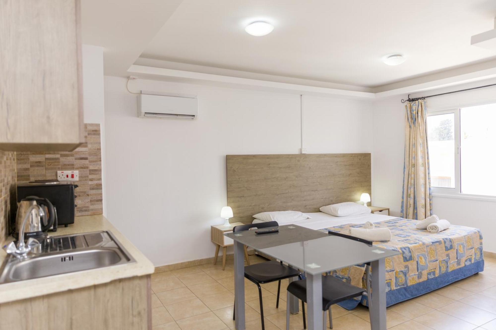 Alecos Hotel Apartments Paphos Bagian luar foto