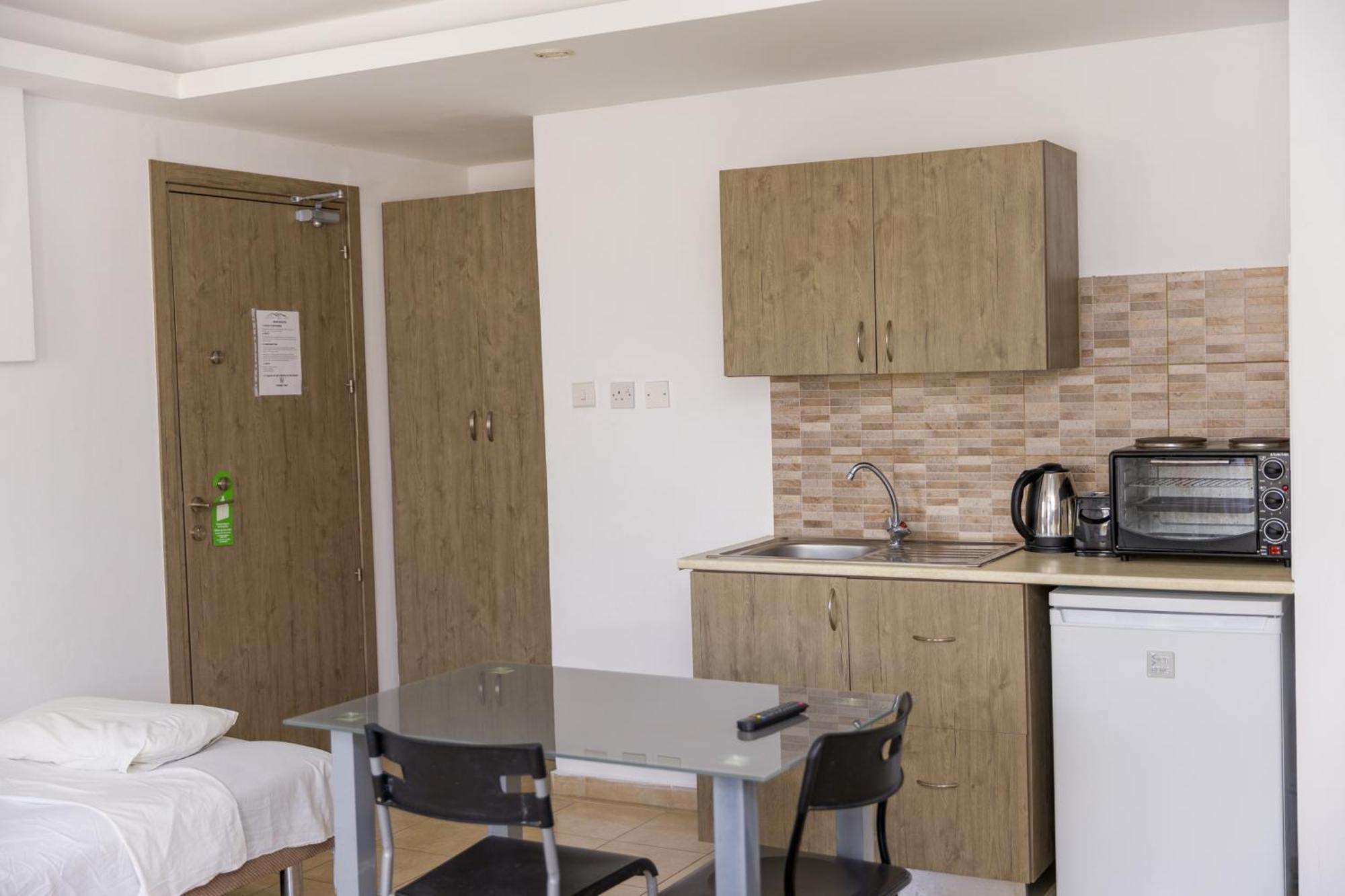 Alecos Hotel Apartments Paphos Bagian luar foto
