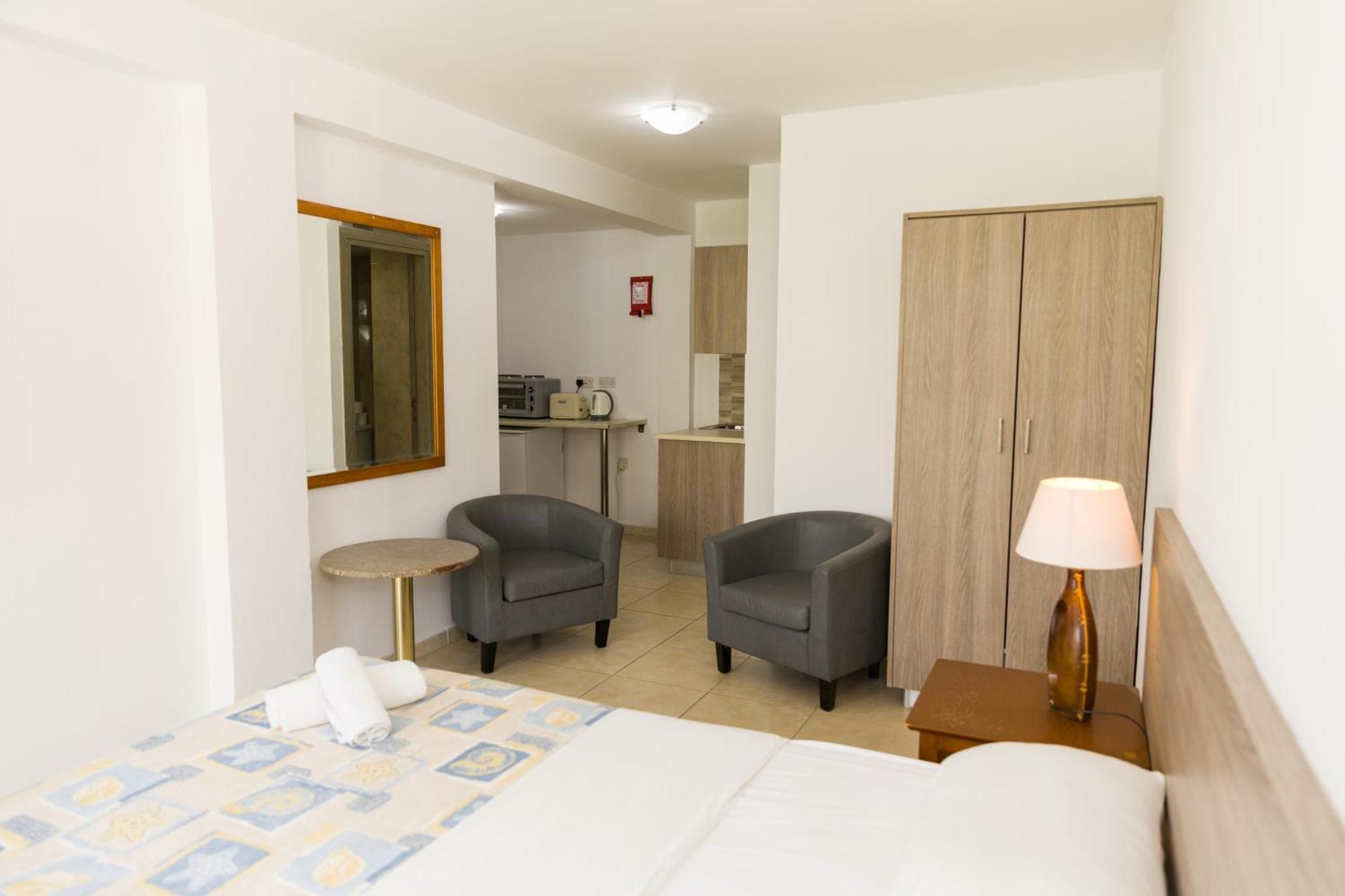 Alecos Hotel Apartments Paphos Bagian luar foto
