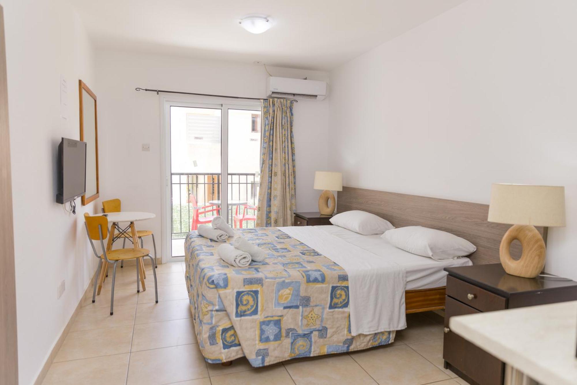 Alecos Hotel Apartments Paphos Bagian luar foto
