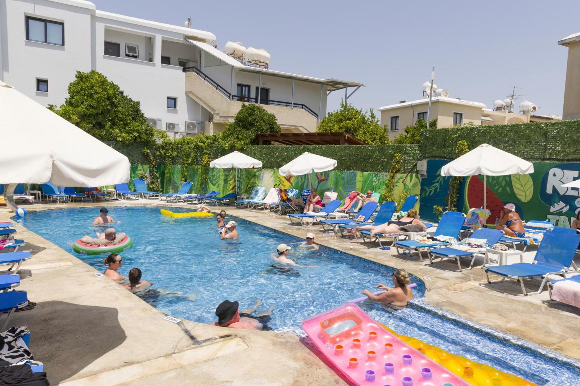 Alecos Hotel Apartments Paphos Bagian luar foto