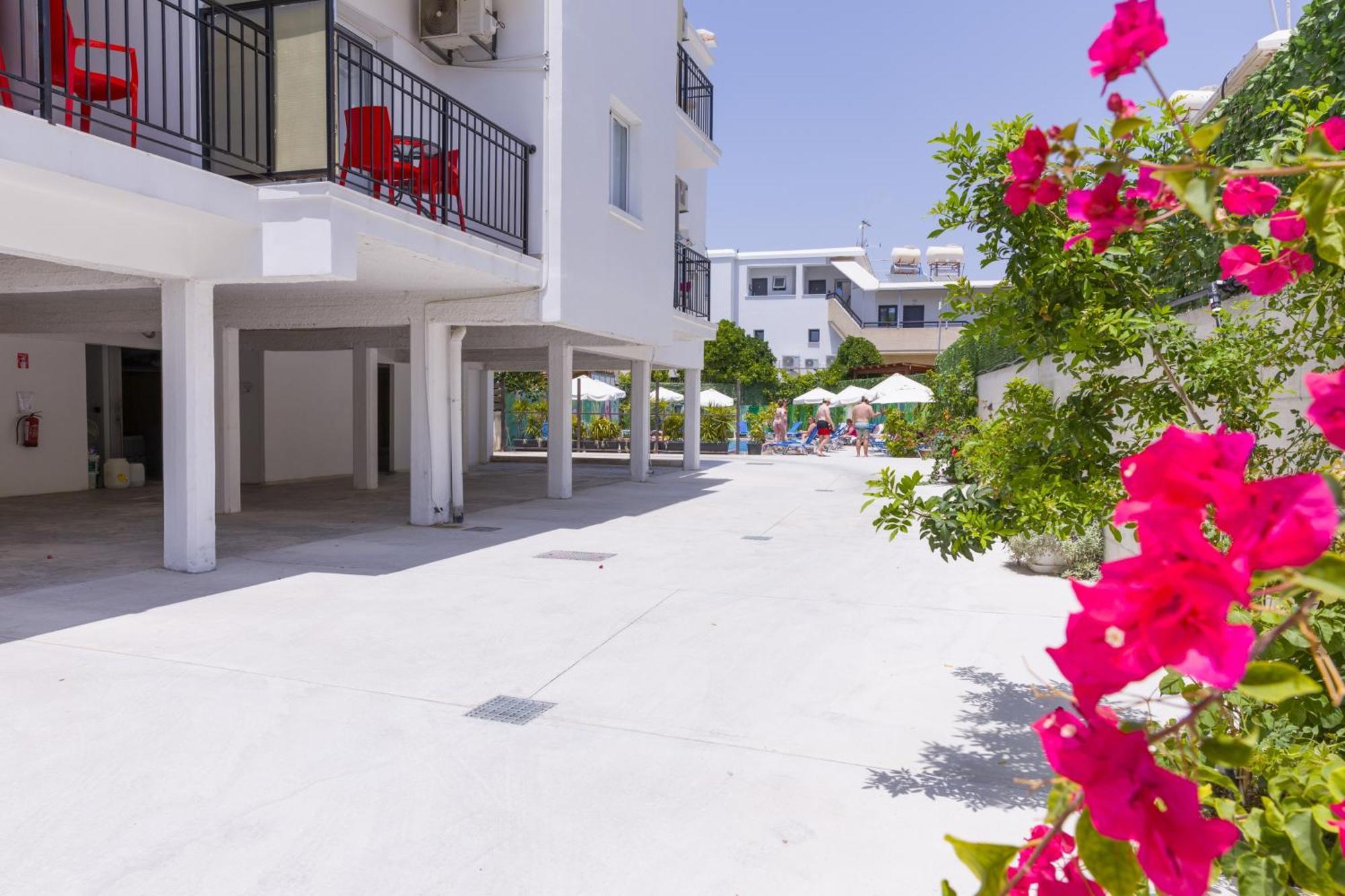 Alecos Hotel Apartments Paphos Bagian luar foto